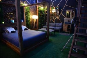 Giường trong phòng chung tại Suite Luxure : Nîmes, France +6 ảnh