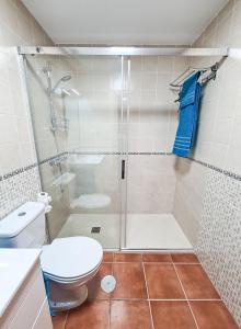 拉佐宜亞的住宿－Azohia Wellness，带淋浴和卫生间的浴室