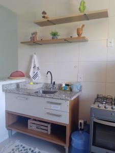 Ett kök eller pentry på Apartamento no Condomínio Vila das Águas