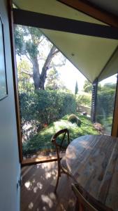 Glan-y-mor Studio in Metung外面的花园