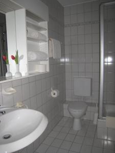 Koupelna v ubytování Zum Flößer + 4 fotografie