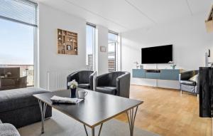 a living room with a couch and a table at 3 Bedroom Stunning Apartment In Rm in Havneby