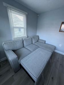 Quiet retreat, minutes from highway and downtown的休息区