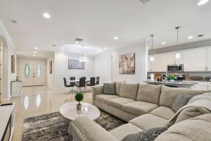 a living room with a couch and a table at Lux 4br In Tampa Mins Walk To Rj Stadium in Tampa