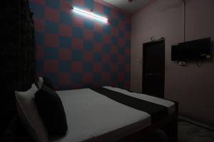 En eller flere senge i et værelse på hotel banaras darbar