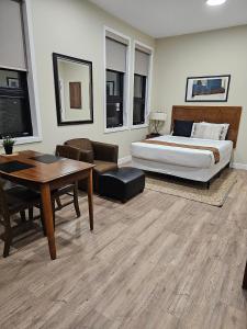 a bedroom with a bed and a table and chairs at Cozy Maison Apt #4 in Gatineau