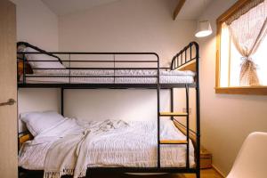 Postel nebo postele na pokoji v ubytování Peanut House