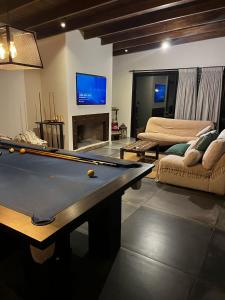 a living room with a pool table and a tv at Casa de campo altos de salamanca in Aiguá