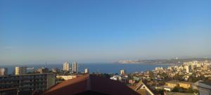 a view of a city with the water and buildings at Apartamento por dia in Viña del Mar