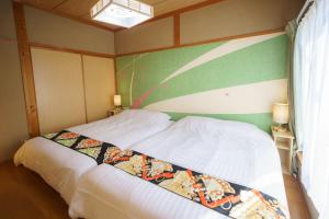 １組限定　家族連れ歓迎　松本城徒歩15分　無料駐車場2台有客房内的一张或多张床位