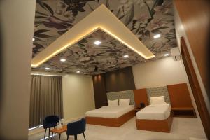 Hotel Pride Of Chittor客房内的一张或多张床位