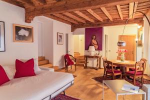 a living room with a bed and a table at Como Icon Centro Apartment By Icon7 Luxury in Como