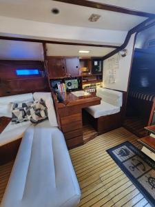 a room with a bed and a kitchen on a boat at The Sailboat Home BCN in Barcelona