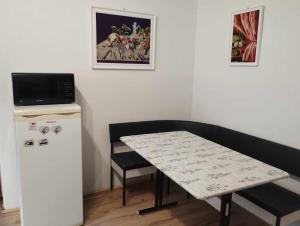 TV a/nebo společenská místnost v ubytování Apartmán Dolina