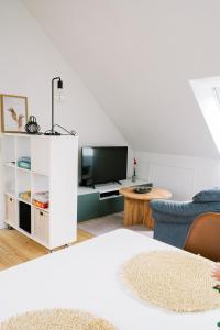a living room with a couch and a tv at Vila Ana - 2 room apartment in Vejle