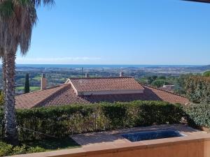 The swimming pool at or close to Villa El Mirador