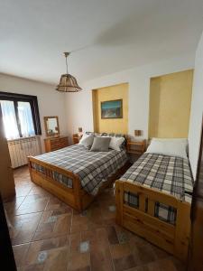 1 Schlafzimmer mit 2 Betten in einem Zimmer in der Unterkunft Il Rifugio di Carmine in Castel di Sangro
