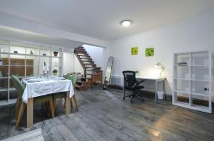 a living room with a table and chairs and a staircase at Stoke Newington Studio by DC London Rooms in London