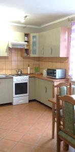 a kitchen with a stove and a counter top at Mieszkanie Tolkmicko in Tolkmicko