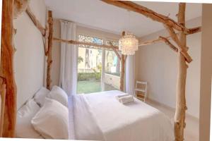 Voodi või voodid majutusasutuse Mangroovy - Spacious Boho 2 BR Pool view toas