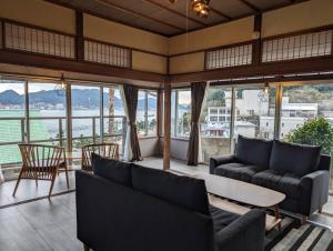 a living room with couches and a table at 海峡別荘 in Shimonoseki