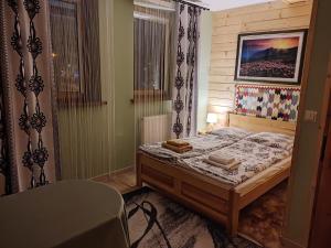 Posteľ alebo postele v izbe v ubytovaní Apartamenty u drwala