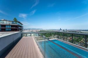 Piscina a HM • Luxe 1BR with View & Terrace o a prop
