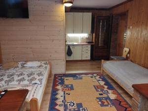 Posteľ alebo postele v izbe v ubytovaní Apartamenty u drwala