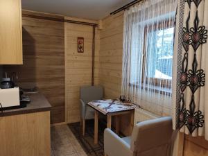 Kuchyňa alebo kuchynka v ubytovaní Apartamenty u drwala