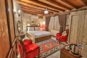 Postel nebo postele na pokoji v ubytování Bedrock Cave Hotel + 37 fotografií