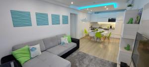 Kuchyňa alebo kuchynka v ubytovaní Catamaran Beach 213 Apartment
