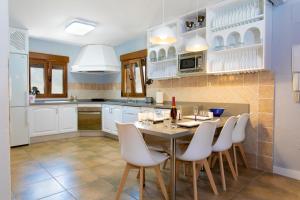 Una cocina o zona de cocina en Casa Rural Caserío Las Viñas