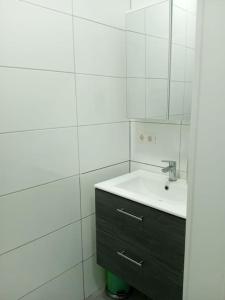 a bathroom with a sink and a mirror at Celine Zimmer in Heilbronn Zentrum in Heilbronn