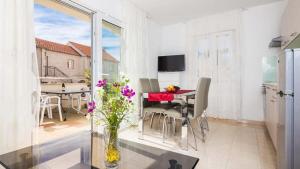 Dining area sa apartment