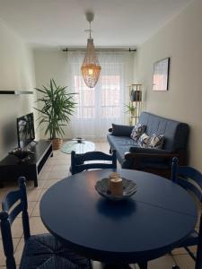 a living room with a table and a couch at Casa das Sereas in Laxe
