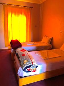 Postel nebo postele na pokoji v ubytování SEVEN DAYS HOTEL