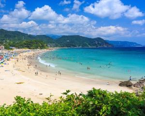 白浜町にあるVilla235の海水浴場の人々