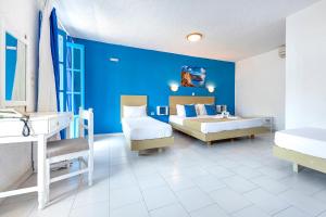 Postel nebo postele na pokoji v ubytování Bluu Bahari Hotel