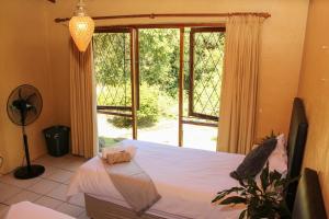Llit o llits en una habitació de Hills View Lodge and Spa