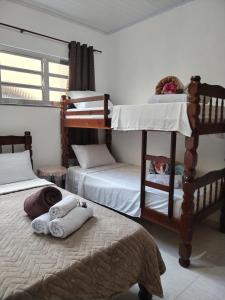 a bedroom with two bunk beds with towels on them at Casa Zago 1 in Santa Maria Madalena