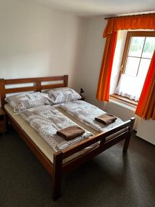 a bedroom with a bed with two towels on it at Chata Polka in Horní Vltavice