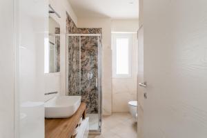 Ванная комната в La casa del sole a 50 m dal mare