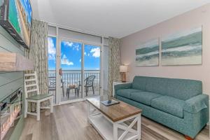 Χώρος καθιστικού στο Stunning Double Unit Condo-Both Newly Renovated with Spectacular Views- Atlantica 451/452