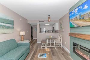 Η κουζίνα ή μικρή κουζίνα στο Stunning Double Unit Condo-Both Newly Renovated with Spectacular Views- Atlantica 451/452
