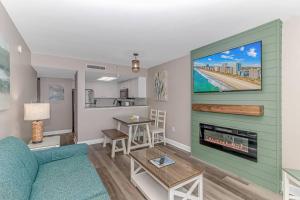 Η κουζίνα ή μικρή κουζίνα στο Stunning Double Unit Condo-Both Newly Renovated with Spectacular Views- Atlantica 451/452