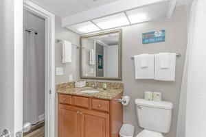 Ένα μπάνιο στο Stunning Double Unit Condo-Both Newly Renovated with Spectacular Views- Atlantica 451/452