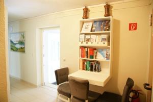 Die Bibliothek in der Pension