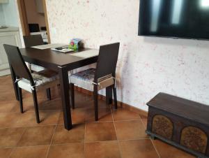 TV a/nebo společenská místnost v ubytování Border House