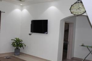 Televízia a/alebo spoločenská miestnosť v ubytovaní La Villa Muscat