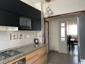 a kitchen with a stove and a counter top at Appartement la gare Rabat ville in Rabat